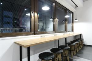 oak hotel edo hostel