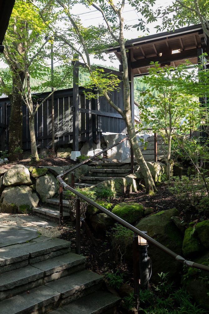 yufuin onsen toshoan