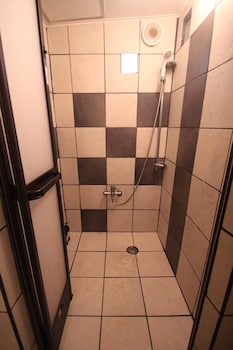 taketomijima guesthouse and jetaime hostel