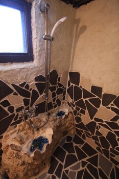 taketomijima guesthouse and jetaime hostel