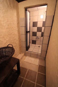 taketomijima guesthouse and jetaime hostel