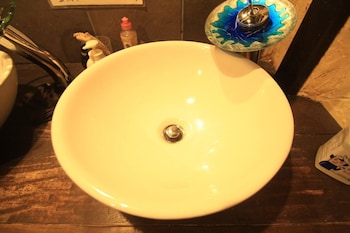 taketomijima guesthouse and jetaime hostel