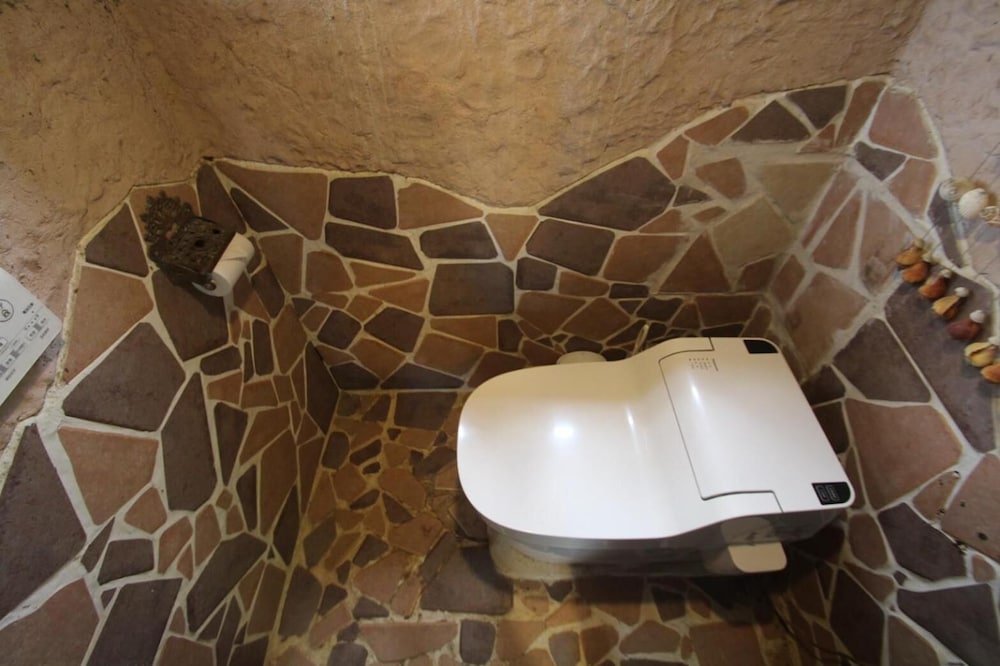 taketomijima guesthouse and jetaime hostel