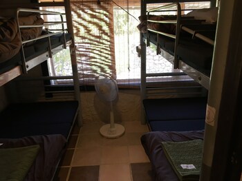taketomijima guesthouse and jetaime hostel