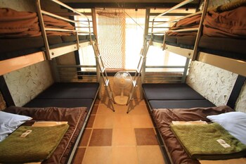 taketomijima guesthouse and jetaime hostel