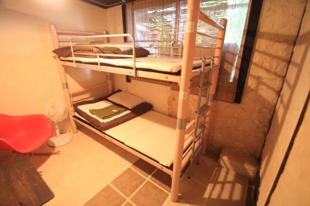 taketomijima guesthouse and jetaime hostel