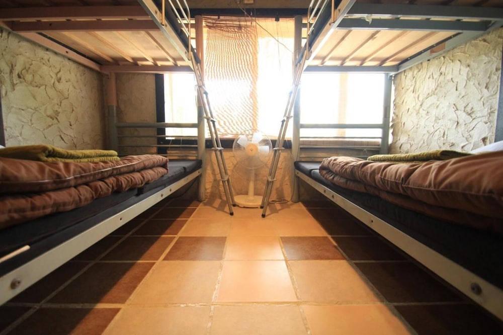 taketomijima guesthouse and jetaime hostel