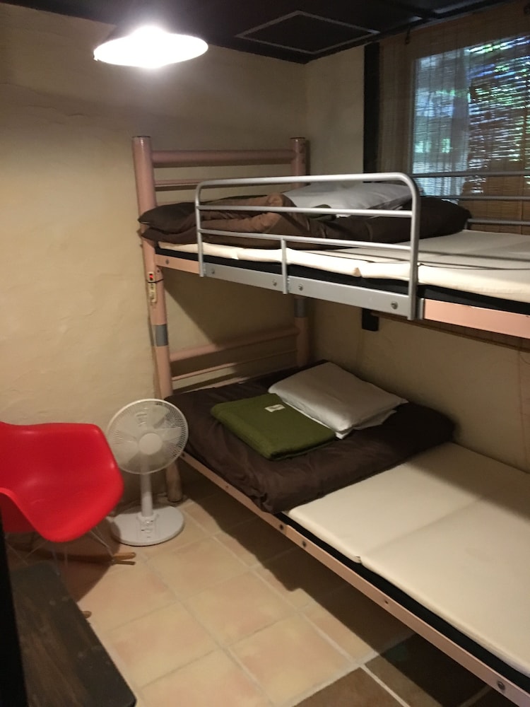 taketomijima guesthouse and jetaime hostel