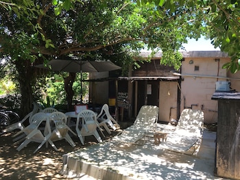 taketomijima guesthouse and jetaime hostel