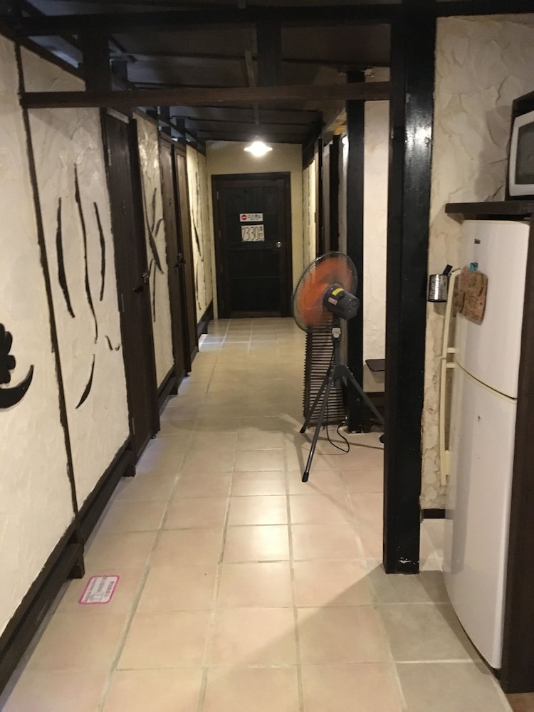 taketomijima guesthouse and jetaime hostel