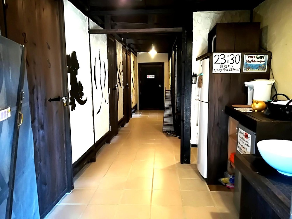 taketomijima guesthouse and jetaime hostel