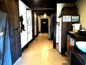 taketomijima guesthouse and jetaime hostel