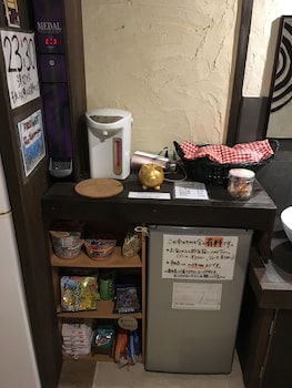 taketomijima guesthouse and jetaime hostel