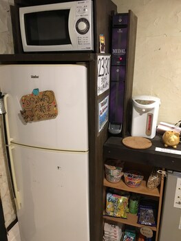 taketomijima guesthouse and jetaime hostel
