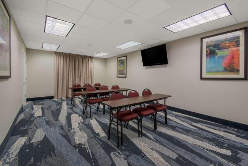 comfort inn and suites barnesville frackville