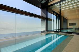 the singulari hotel and skyspa at universal studios japan