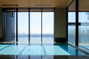 the singulari hotel and skyspa at universal studios japan