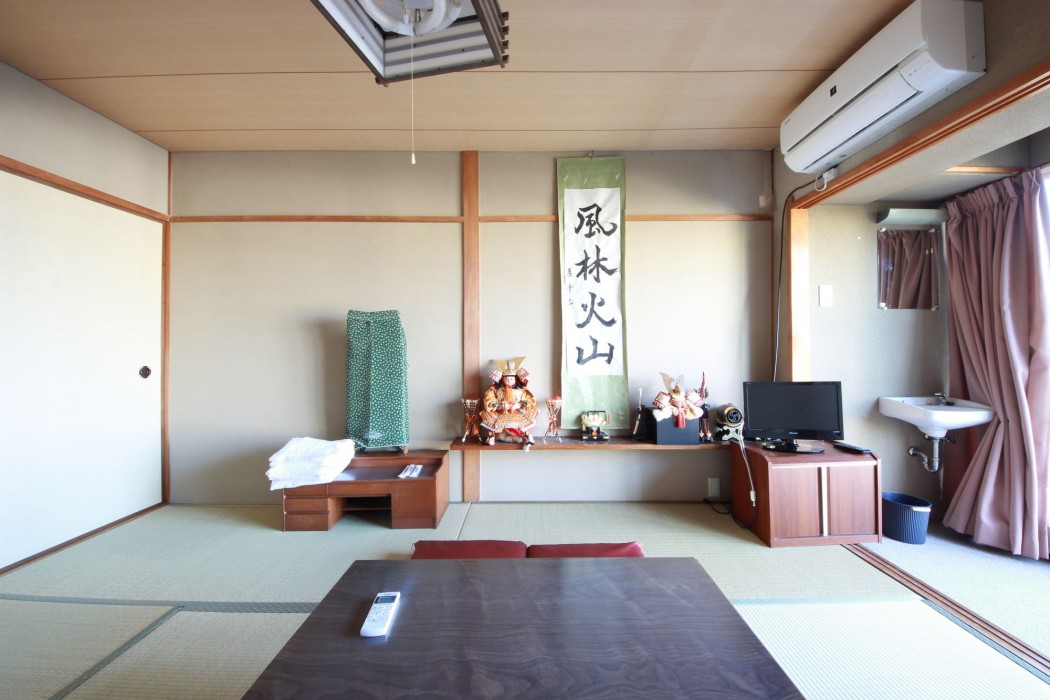 shirahama white beach house