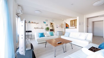 shirahama white beach house