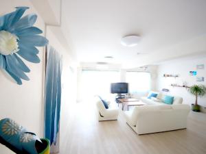 shirahama white beach house