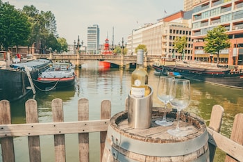 H2otel Rotterdam,South Holland>>Rotterdam,4 star