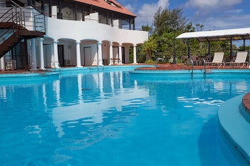 the pool resort villa hasta manana