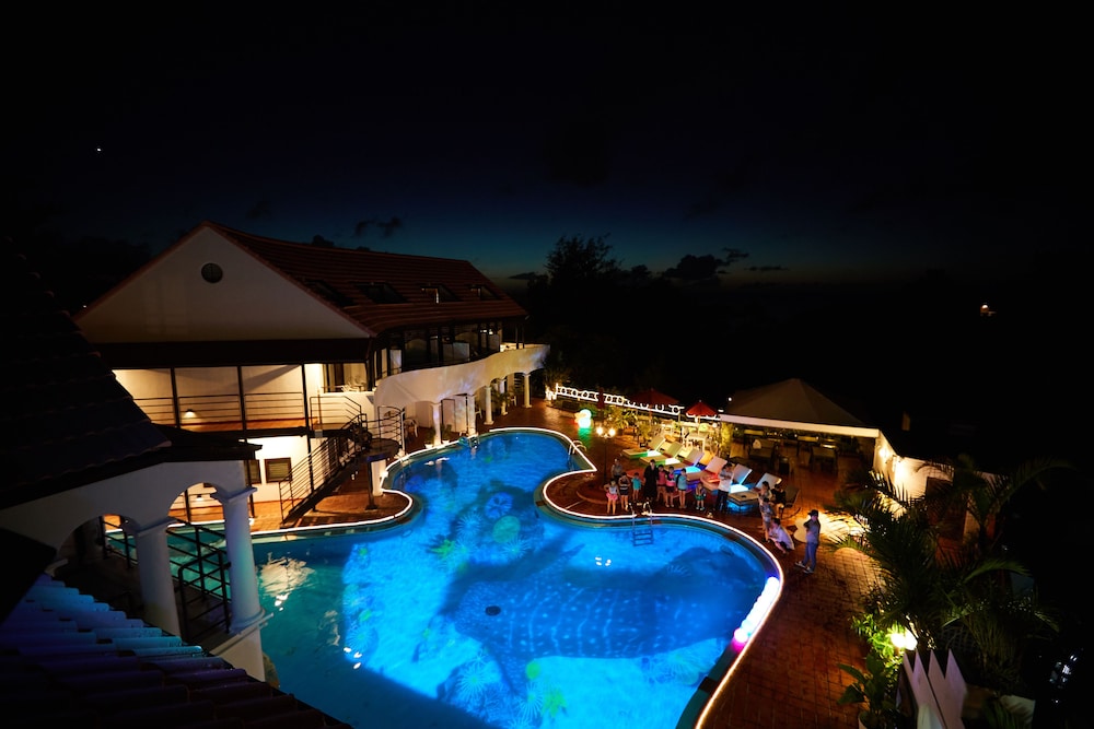 the pool resort villa hasta manana