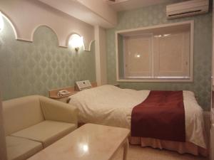 hotel hyper noah adults only