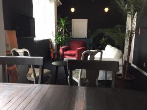 the lanai hostel