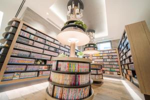 quintessa hotel osaka shinsaibashi comicandbooks