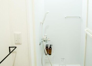 iza enoshima guesthouseandbar hostel