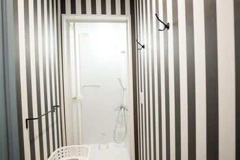 iza enoshima guesthouseandbar hostel