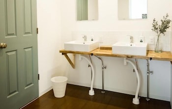 iza enoshima guesthouseandbar hostel