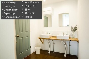 iza enoshima guesthouseandbar hostel