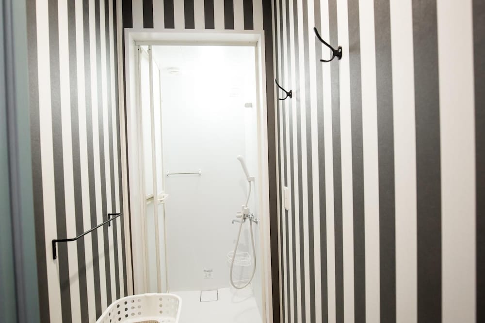iza enoshima guesthouseandbar hostel