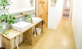 iza enoshima guesthouseandbar hostel