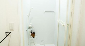 iza enoshima guesthouseandbar hostel