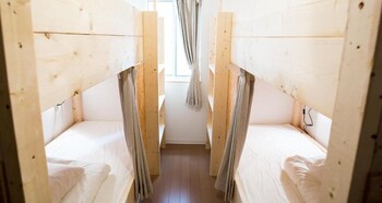 iza enoshima guesthouseandbar hostel