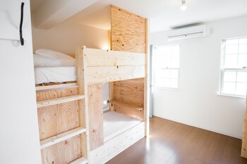 iza enoshima guesthouseandbar hostel