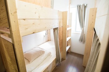 iza enoshima guesthouseandbar hostel