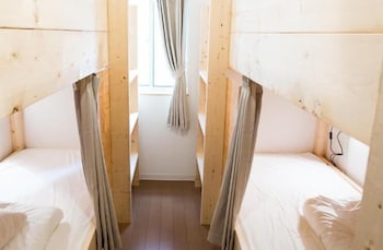 iza enoshima guesthouseandbar hostel