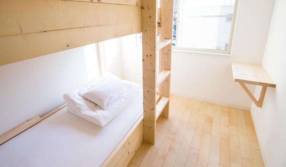 iza enoshima guesthouseandbar hostel