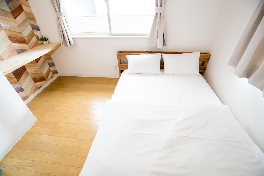 iza enoshima guesthouseandbar hostel