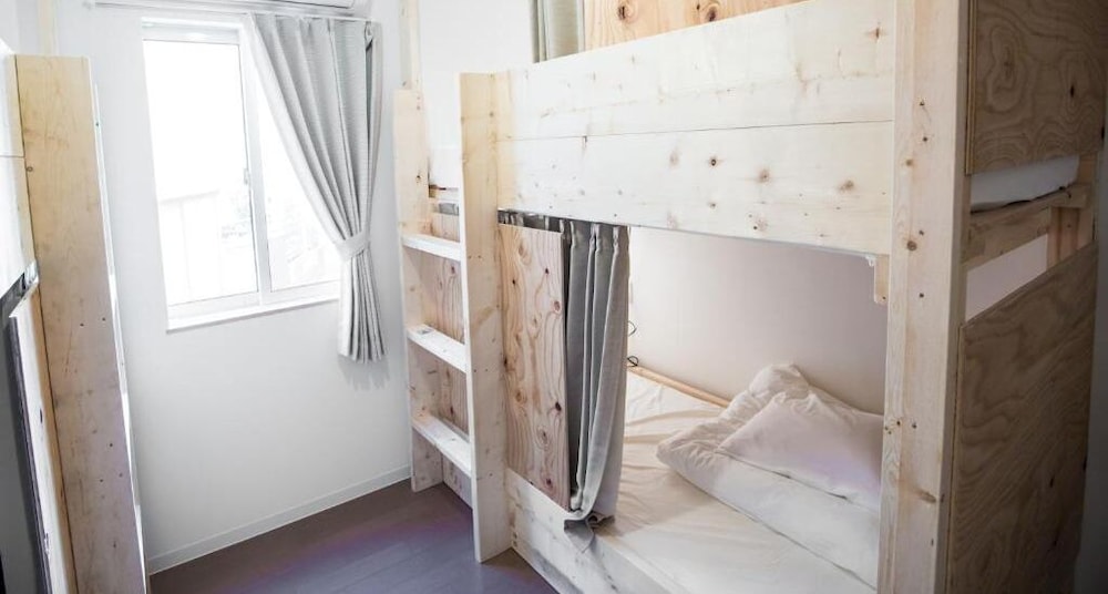 iza enoshima guesthouseandbar hostel