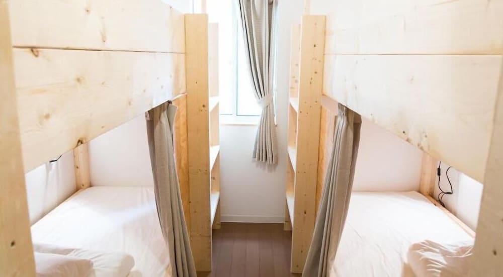 iza enoshima guesthouseandbar hostel