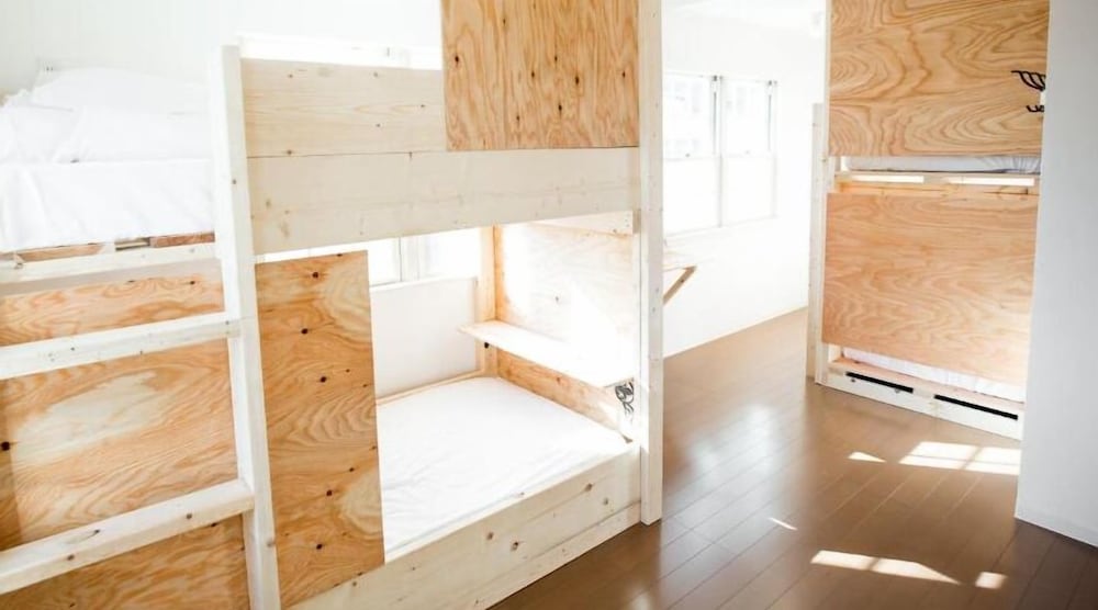 iza enoshima guesthouseandbar hostel