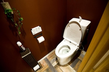 iza enoshima guesthouseandbar hostel