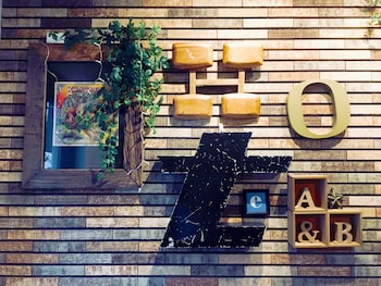 kangaroo hotel side b