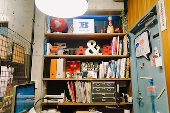 kangaroo hotel side b