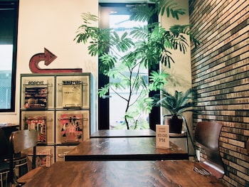 kangaroo hotel side b